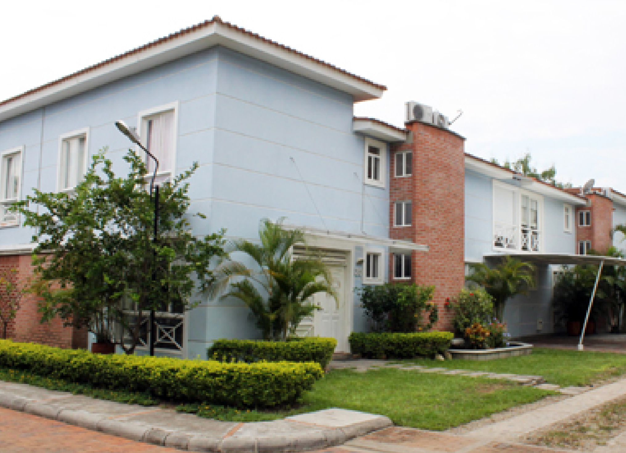 fachada lateral colinas de igua